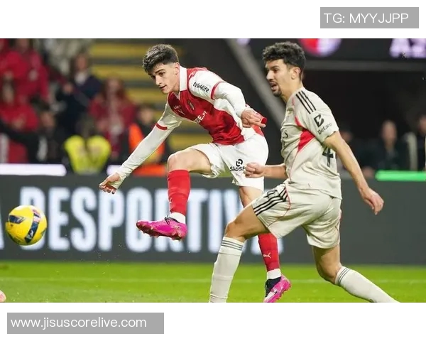 西甲激战:本菲卡大胜切尔西争议判罚引发全场沸腾 西甲激战:本菲卡大胜切尔西争议判罚引发全场沸腾