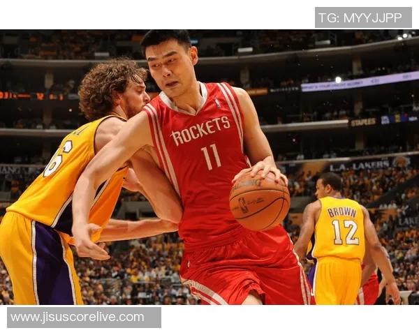 姚明职业生涯中的技术转变与篮球风格演变的深刻影响分析