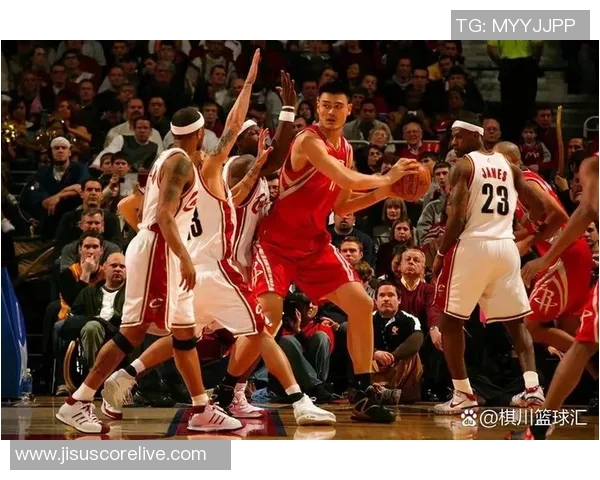 姚明新秀赛季崭露头角成就传奇篮球生涯的辉煌篇章