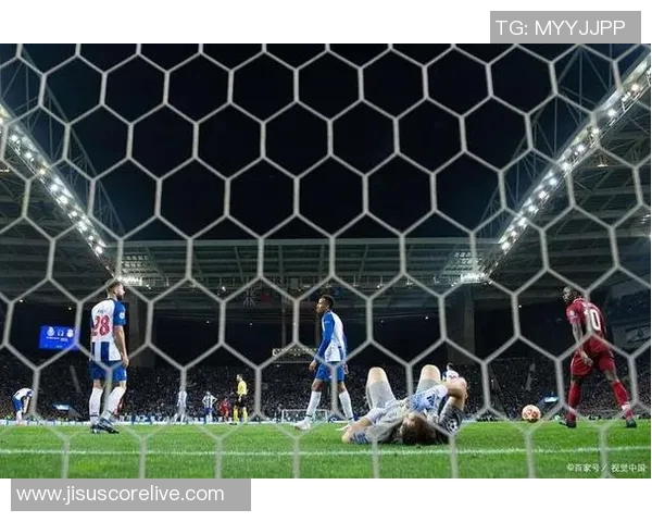 欧联杯惊天逆转里昂主场狂胜波尔图引发全场沸腾