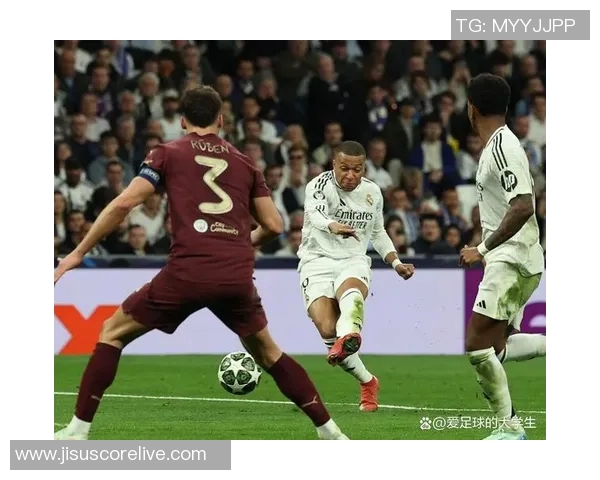 友谊赛精彩回顾：里昂大胜曼城帽子戏法引爆全场激情