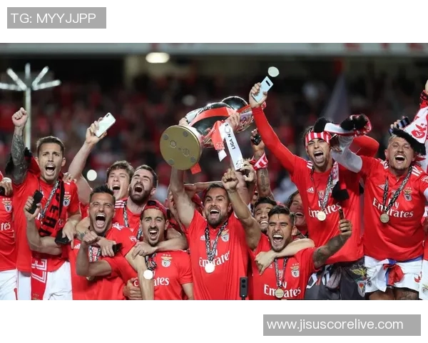 波尔图战胜本菲卡帽子戏法引爆全场激情赛后点评解析 波尔图战胜本菲卡帽子戏法引爆全场激情赛后点评解析