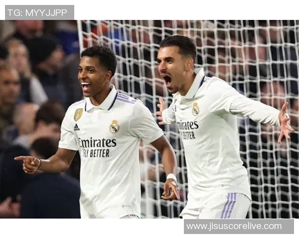 英超盛宴：皇马狂胜那不勒斯五球大捷乌龙球瞬间点燃全场激情