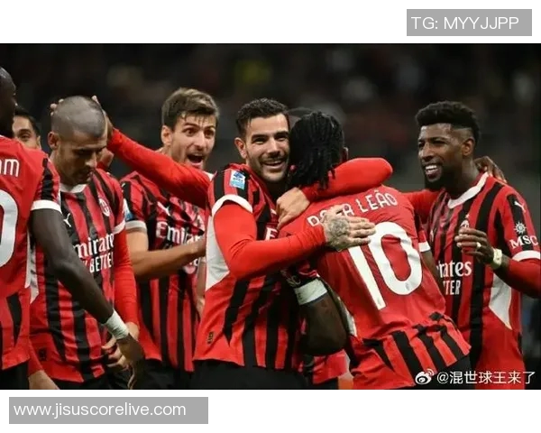 意甲激战：AC米兰狂胜曼联红牌争议引发全场热议