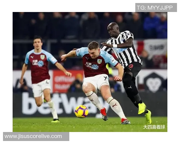 友谊赛热刺与AC米兰激战成平红牌事件引发全场热议与十大精彩进球回顾